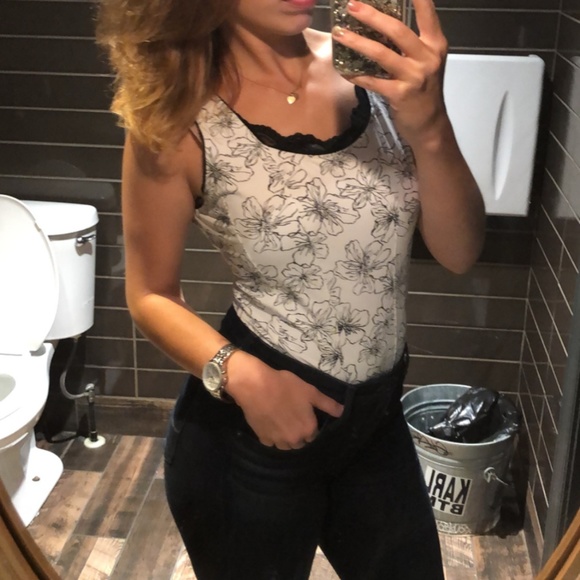 Meet your Posher, Juliana - Picture 2 of 5